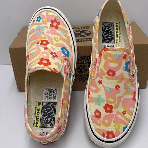 Vans WMNS Floral Slip-On Sneakers - Multicolor Slip-On Vr3 Sf
Groovy Floral Mars - Picture 12 of 16